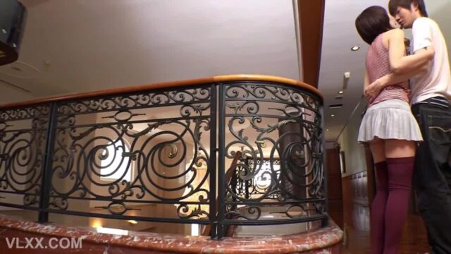 Anh thợ sửa ống nước đụ em vợ chồng sắp cưới bắn tinh trắng mông